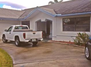 5200 King Arthur Ave, Davie, FL 33331
