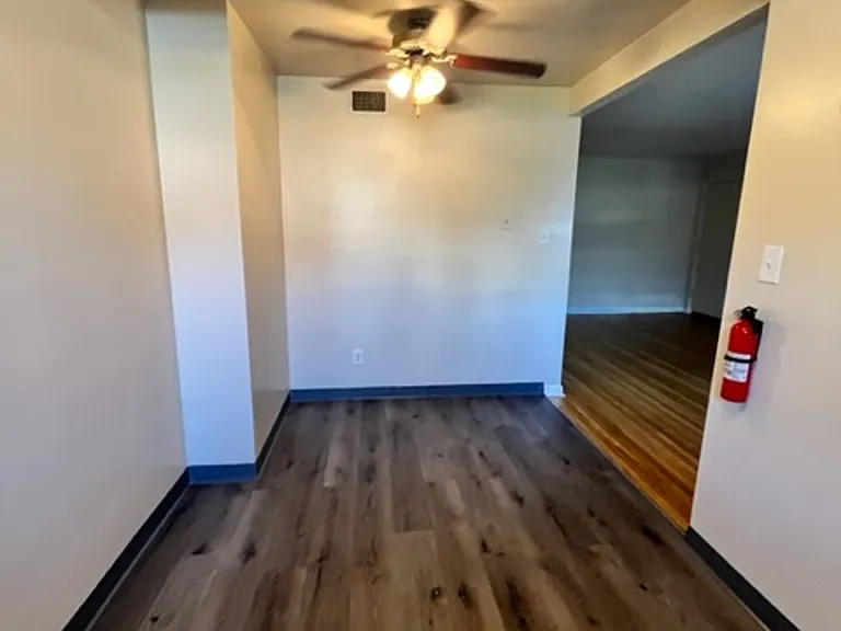 Lincoln Crossing Apartments — Photo 6