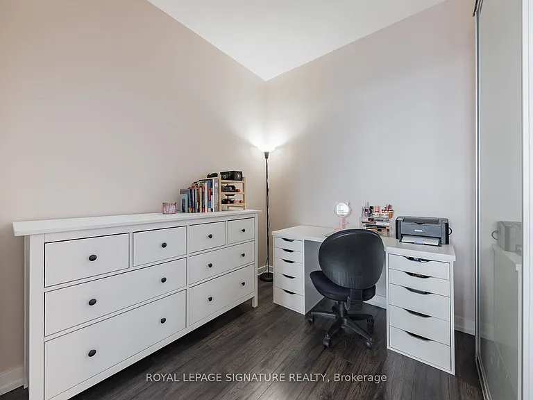 33 Helendale Ave #2105 — Photo 13
