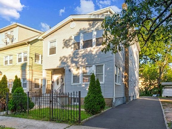 3rd image of 96 Goodwin Ave