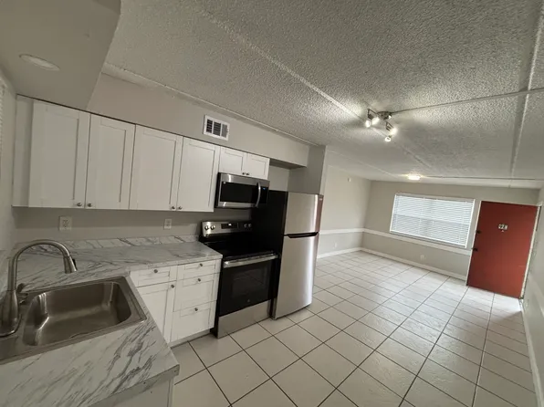 2796 Woolery Dr #10, Jacksonville, FL 32211