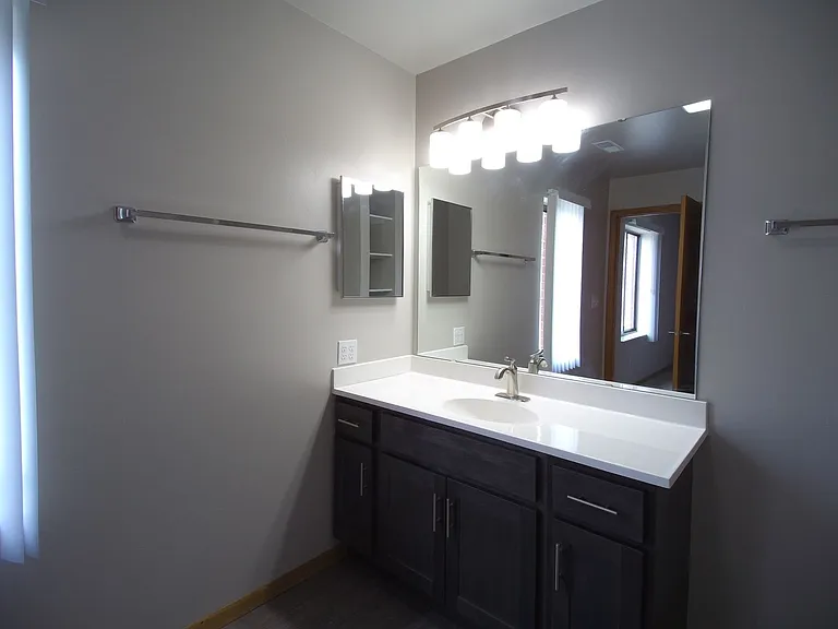 Riverwalk Apartments — Photo 57