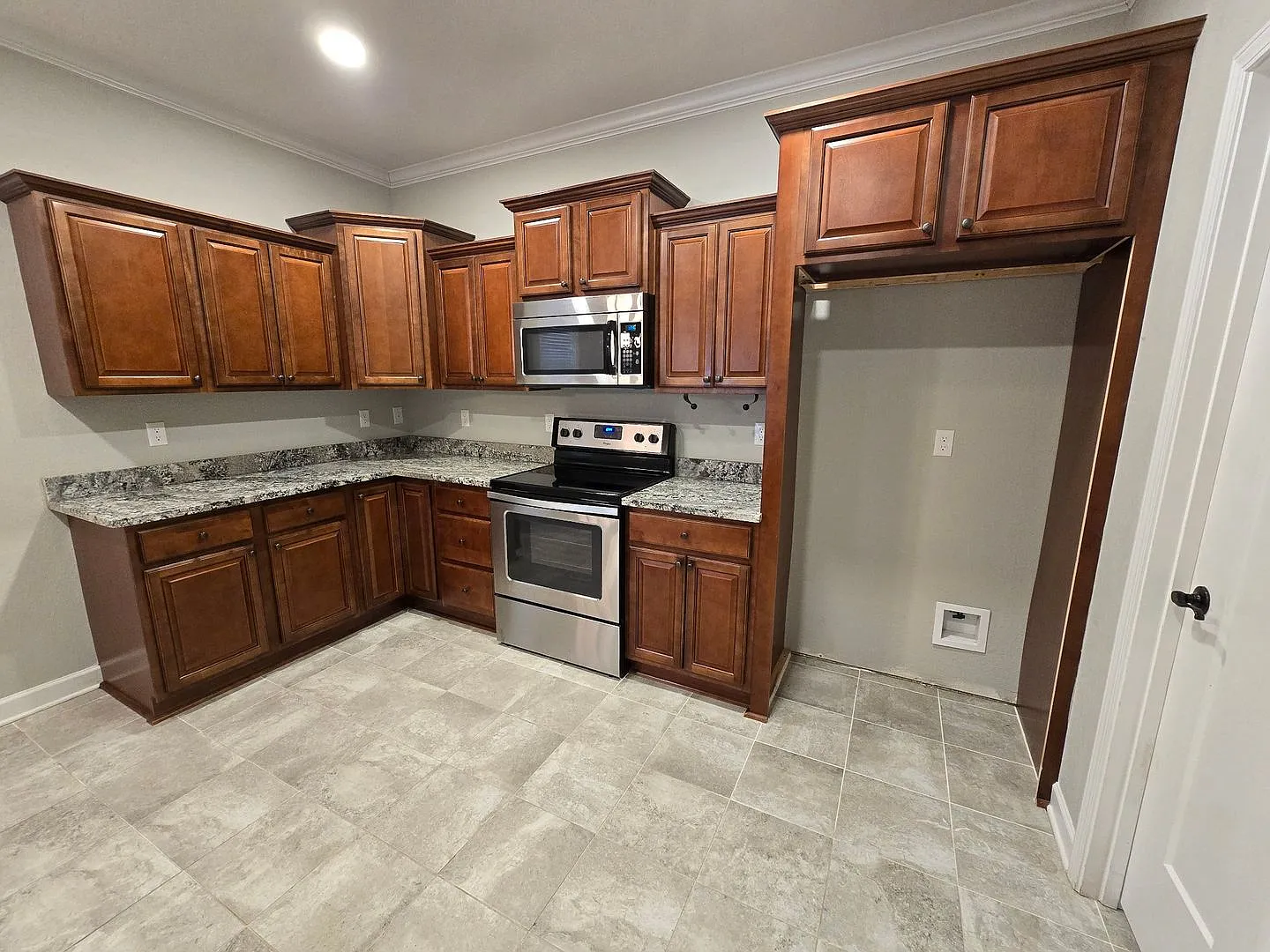319 Windcrest Circle — Photo 3