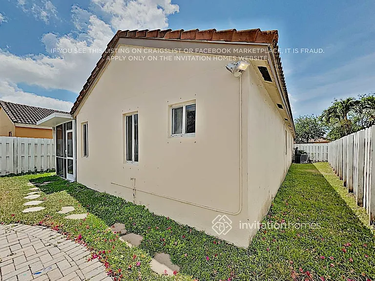 1380 Presidio Dr — Photo 16