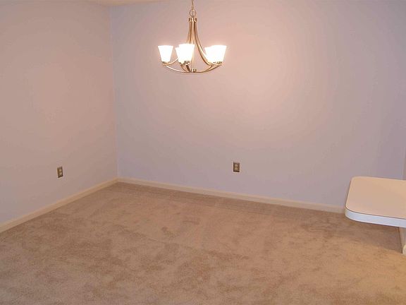 4th image of 10021 Vanderbilt Cir APT 7
