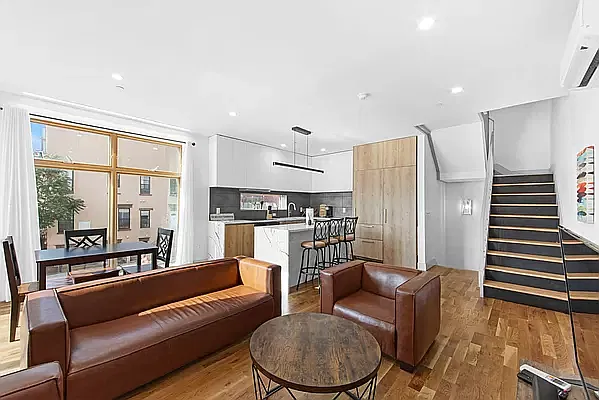 Living room, photo 1