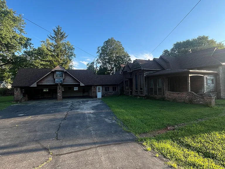 311 W Jefferson St — Photo 1