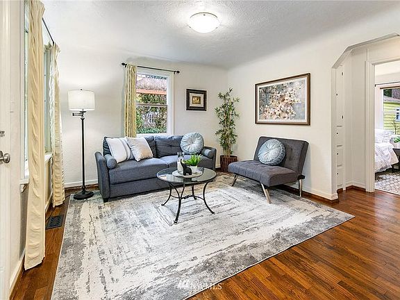 5th image of 13335 & 13337 25th Ave NE