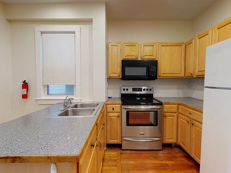 15-2 Linden St — Photo 7