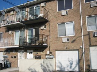2009 38th St, Astoria, NY 11105