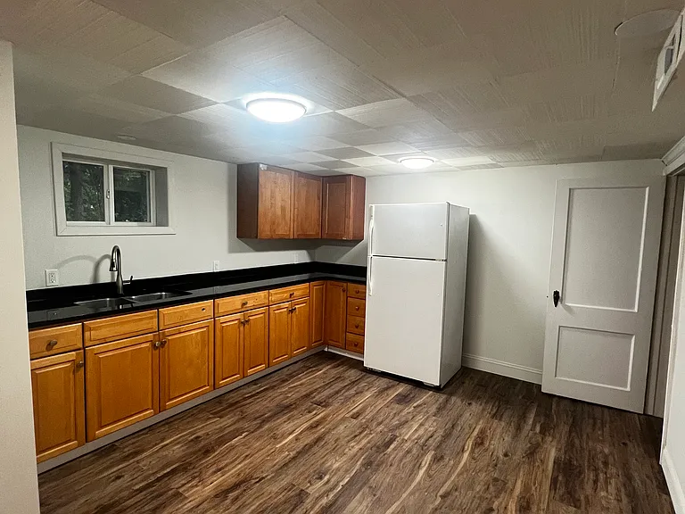 2404 Darrow St — Photo 19