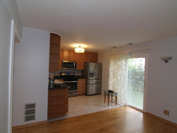 3rd image of 1370 Northampton Ln