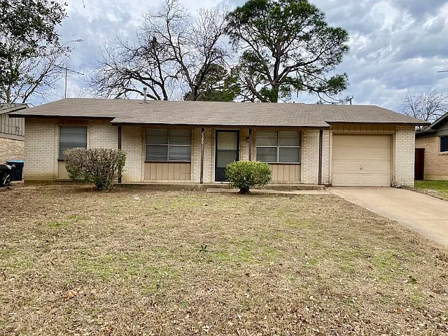3 bed, 1026 sqft, $1,695 — Photo 1