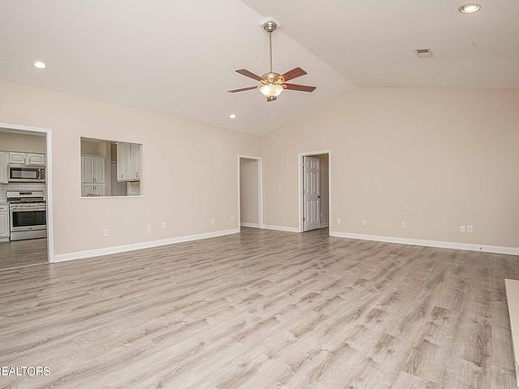 4th image of 364 Battlecreek Way