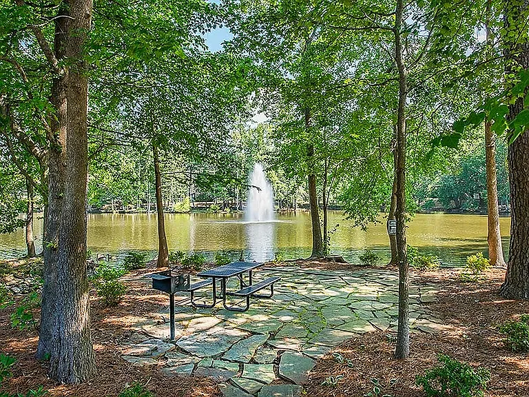 Lakeside Picnic Area
