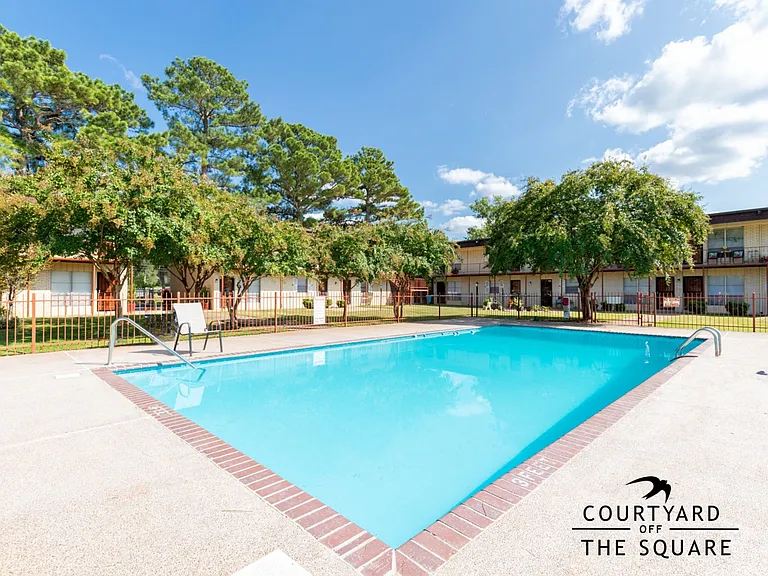 Courtyard Off The Square Apartments Pool