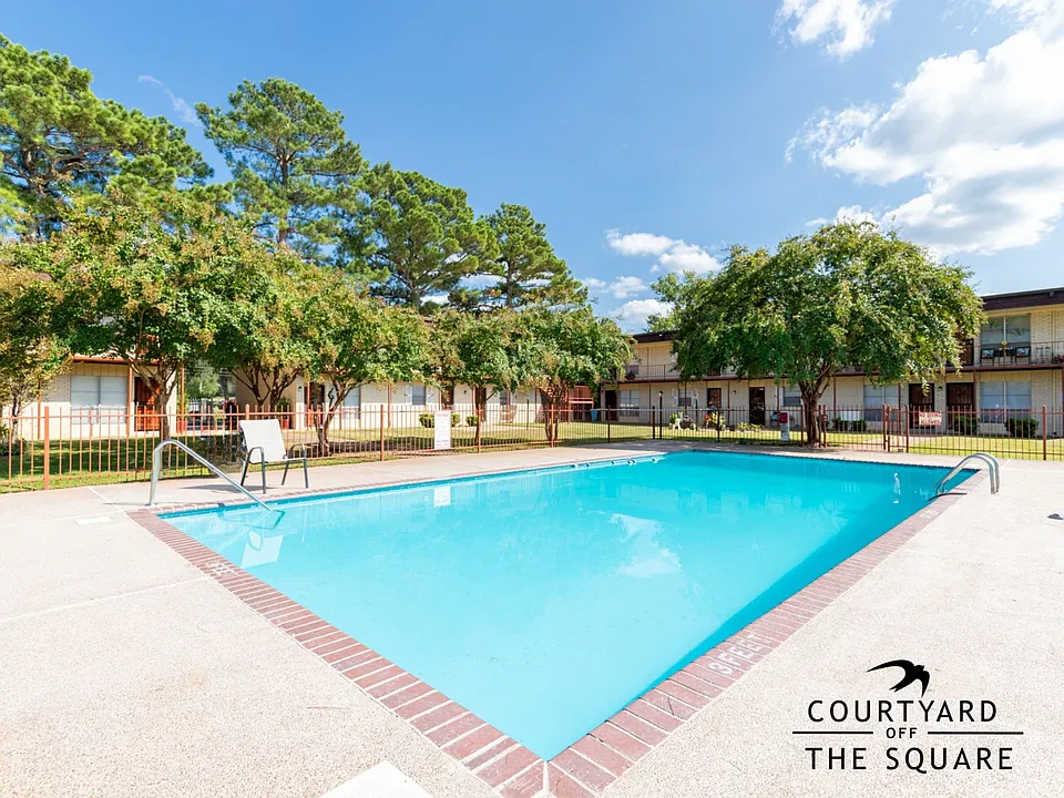 Courtyard Off The Square Apartments