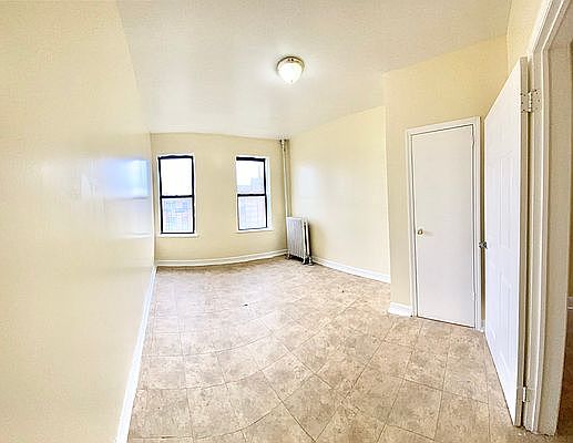 4th image of 3004 Heath Ave #30B