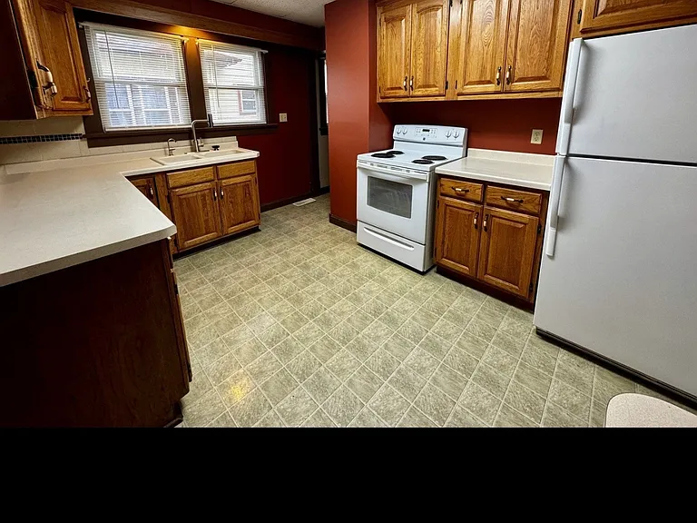 309 E Oak St — Photo 2