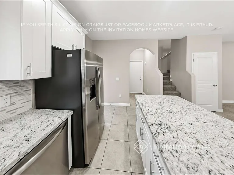 327 S Travis — Photo 8