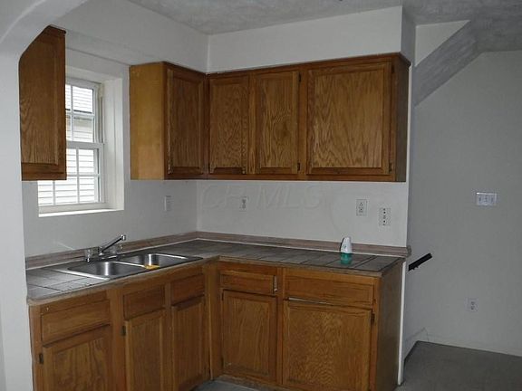 5th image of 1475 Duxberry Ave