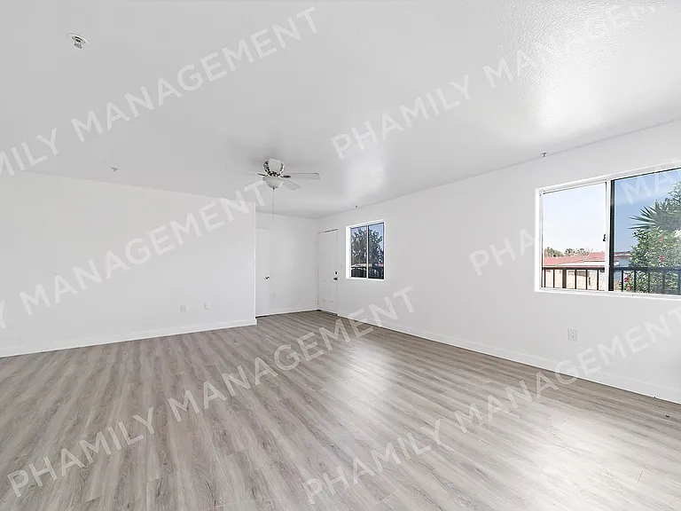 5227 Huntington Dr N #2 — Photo 3