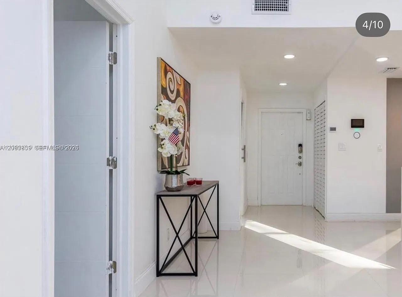 2 bed, 2.0 bath, 929 sqft, $2,900 — Photo 3