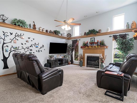 3rd image of 265 Brentmoor Ct