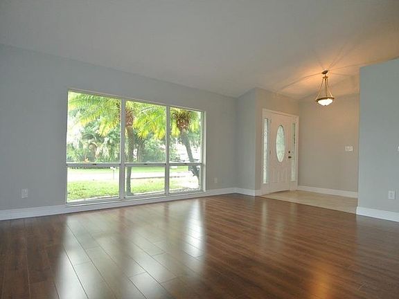 4th image of 22435 Shoreside Dr
