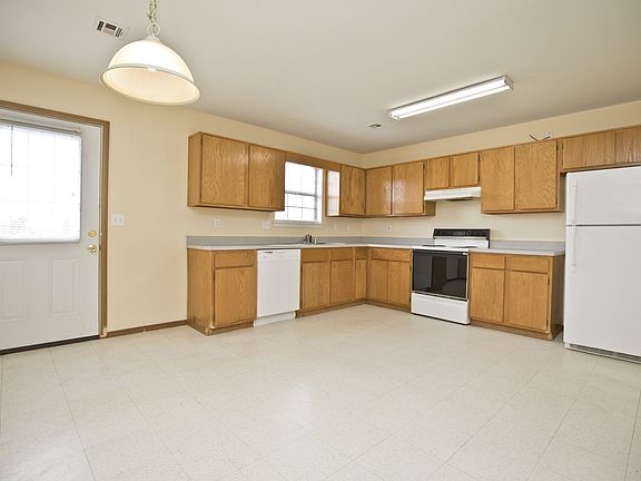 4th image of 1716 South Dr