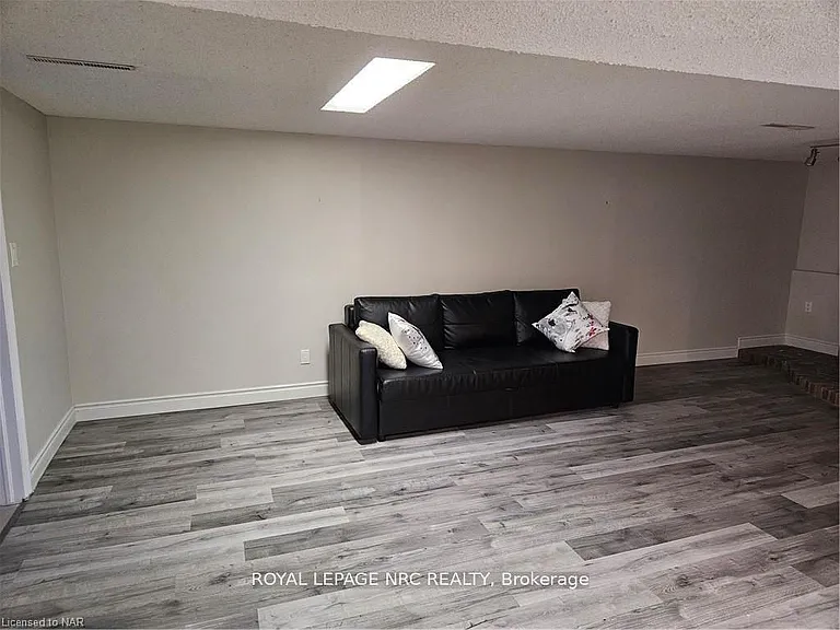 5 Kilbourne Cres — Photo 13