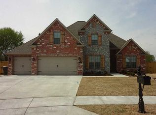 2806 Langmead Dr, Rogers, AR 72758