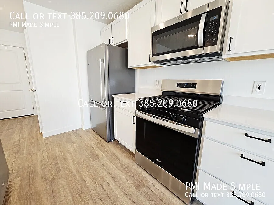 Ready To View! Spacious And Bright Newer Townhome In Saratoga Springs — Photo 4