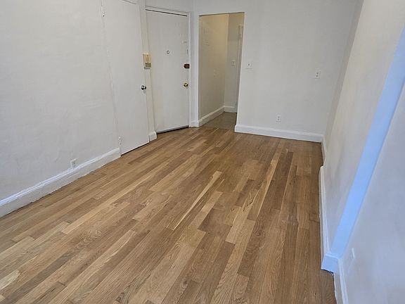 5th image of 454 W 45th St APT 3RE