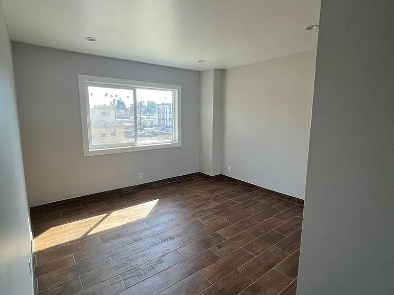 1819 S Manhattan Pl — Photo 34