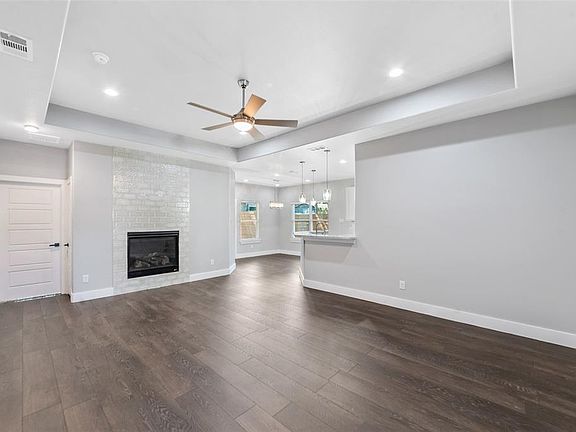 2nd image of 2546 W Clarendon Dr