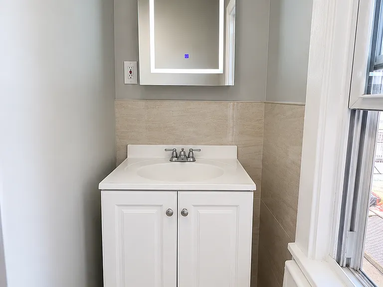 110 N 27th St #D — Photo 9