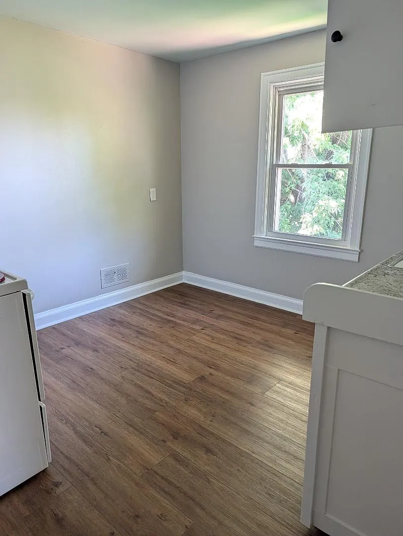 106 Chautauqua St - 106 Chautauqua B — Photo 3