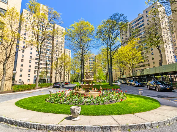 1 Fordham Hill Oval image 13 of 14