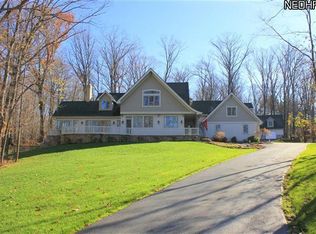 8460 Emerald Glen Ct, Kirtland, OH 44094