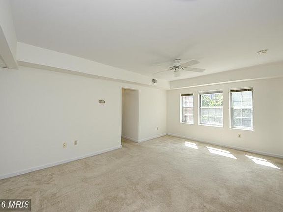 3rd image of 1801 N Queens Ln APT 137