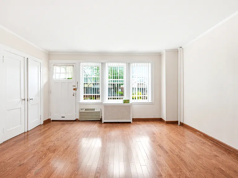 6799 Exeter St — Photo 4