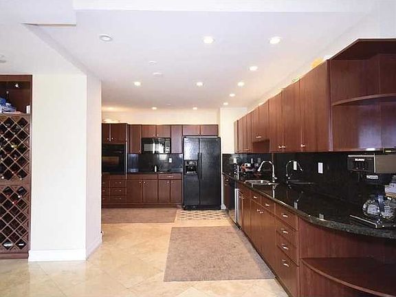 5th image of 19355 Turnberry Way #Townhouse 1