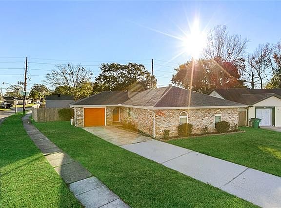 2nd image of 3101 Arbutus Ln