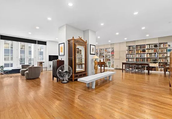 2nd image of 26 Beaver St APT 3