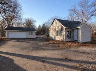 6N442 Gary Ave, Roselle, IL 60172