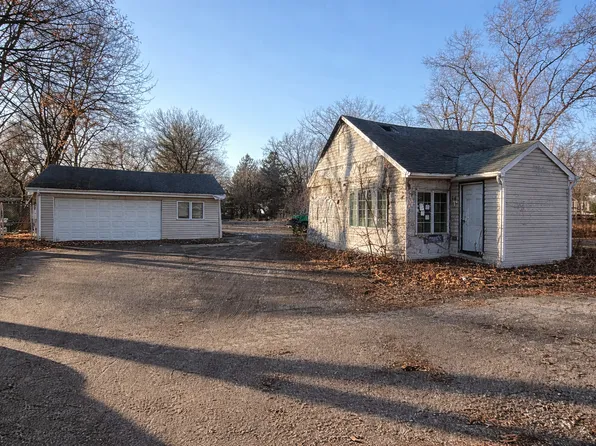 6N442 Gary Ave, Roselle, IL 60172