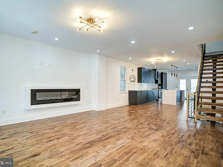 3038 Salmon St — Photo 6