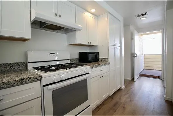 26721 Avenida Las Palmas #B — Photo 10