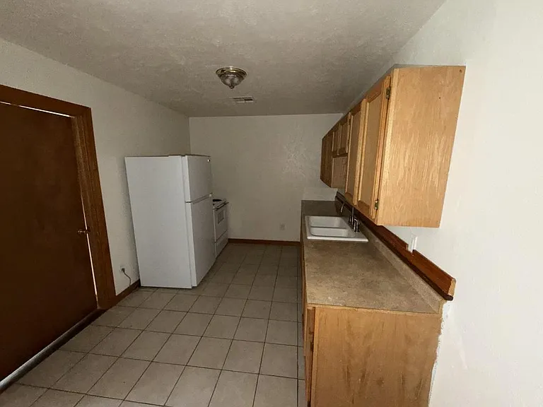531 W 14th St #B — Photo 3